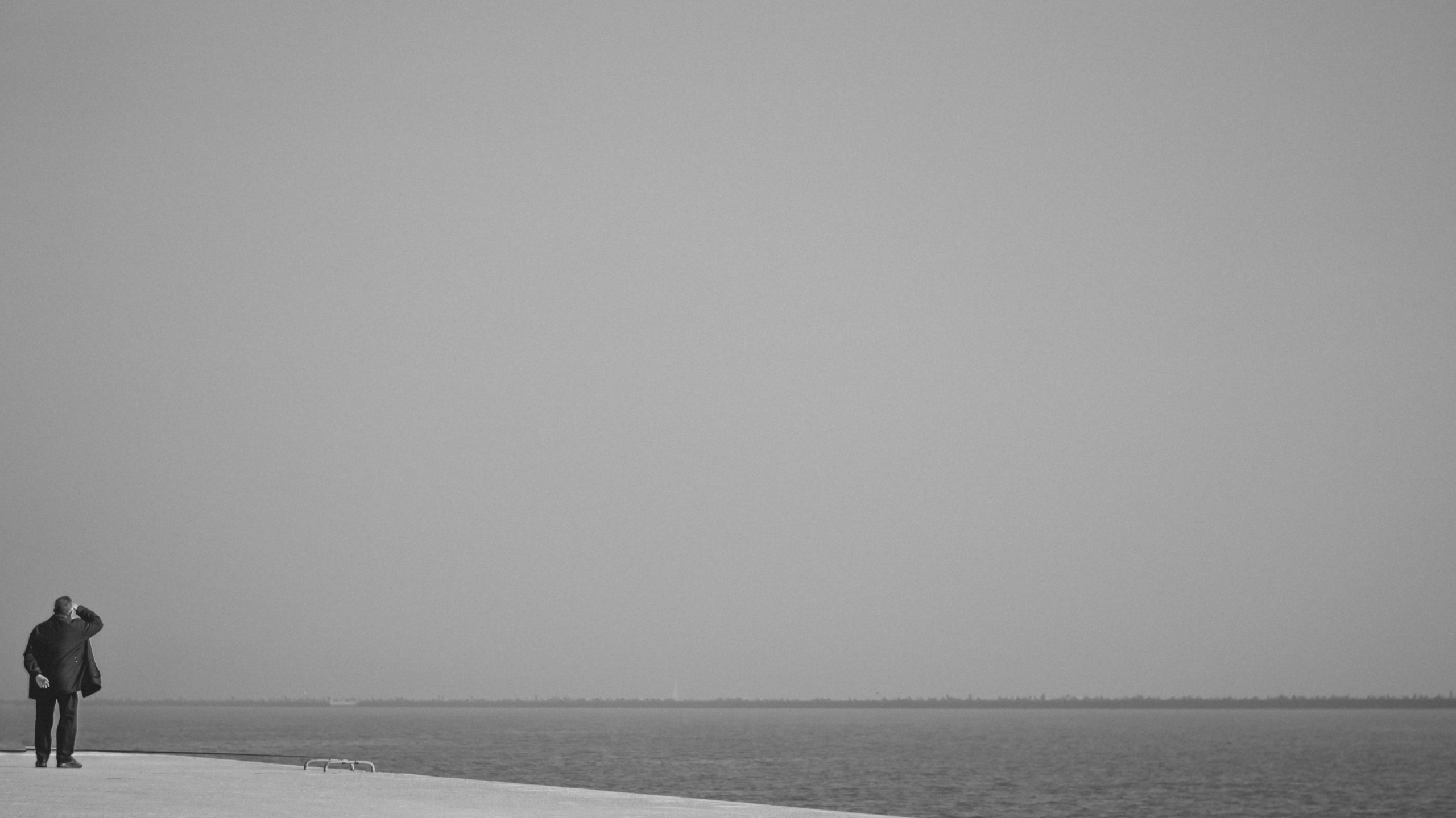 Décider de rester ou de partir dans une relation distante