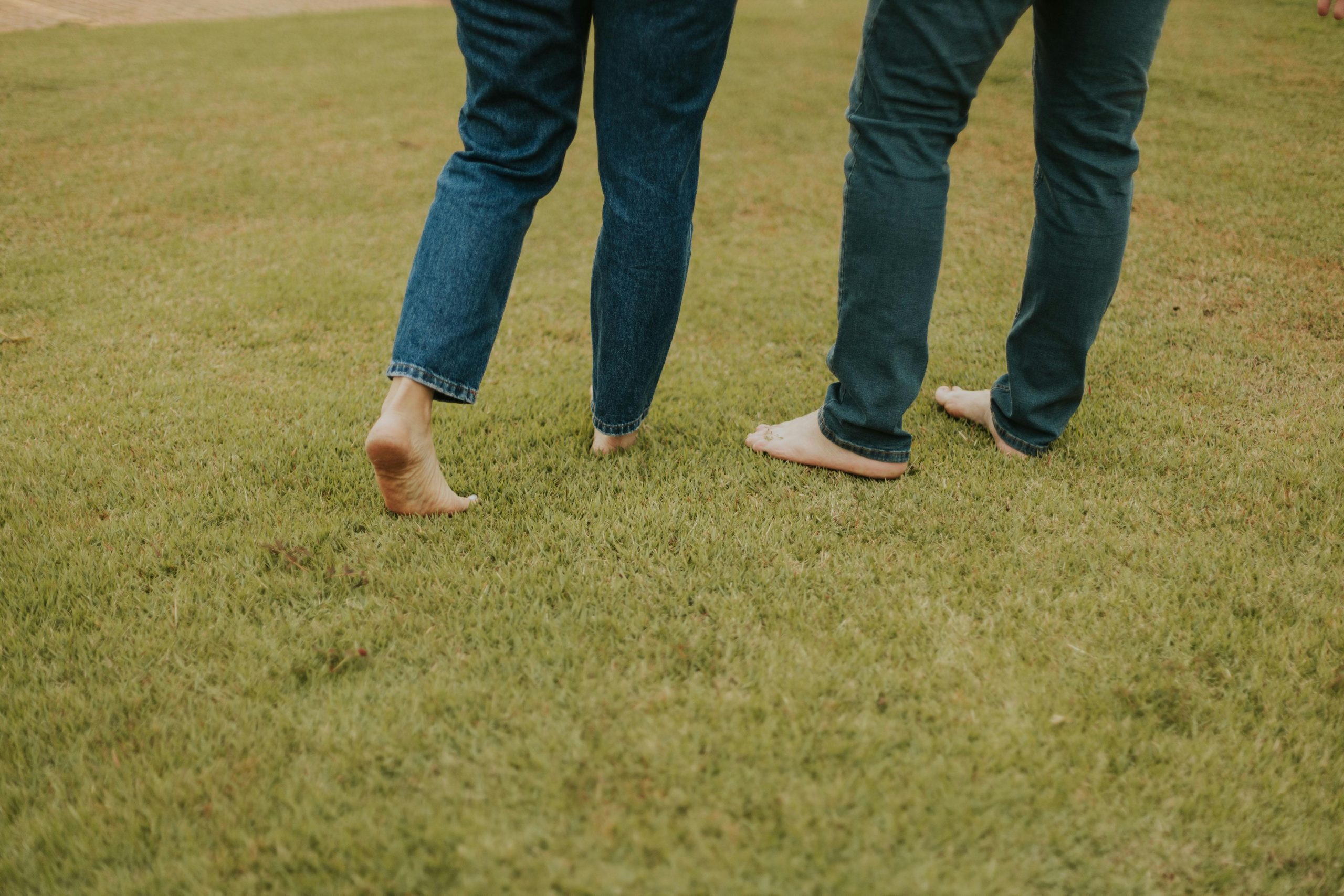 Avis podologue marcher pieds nus