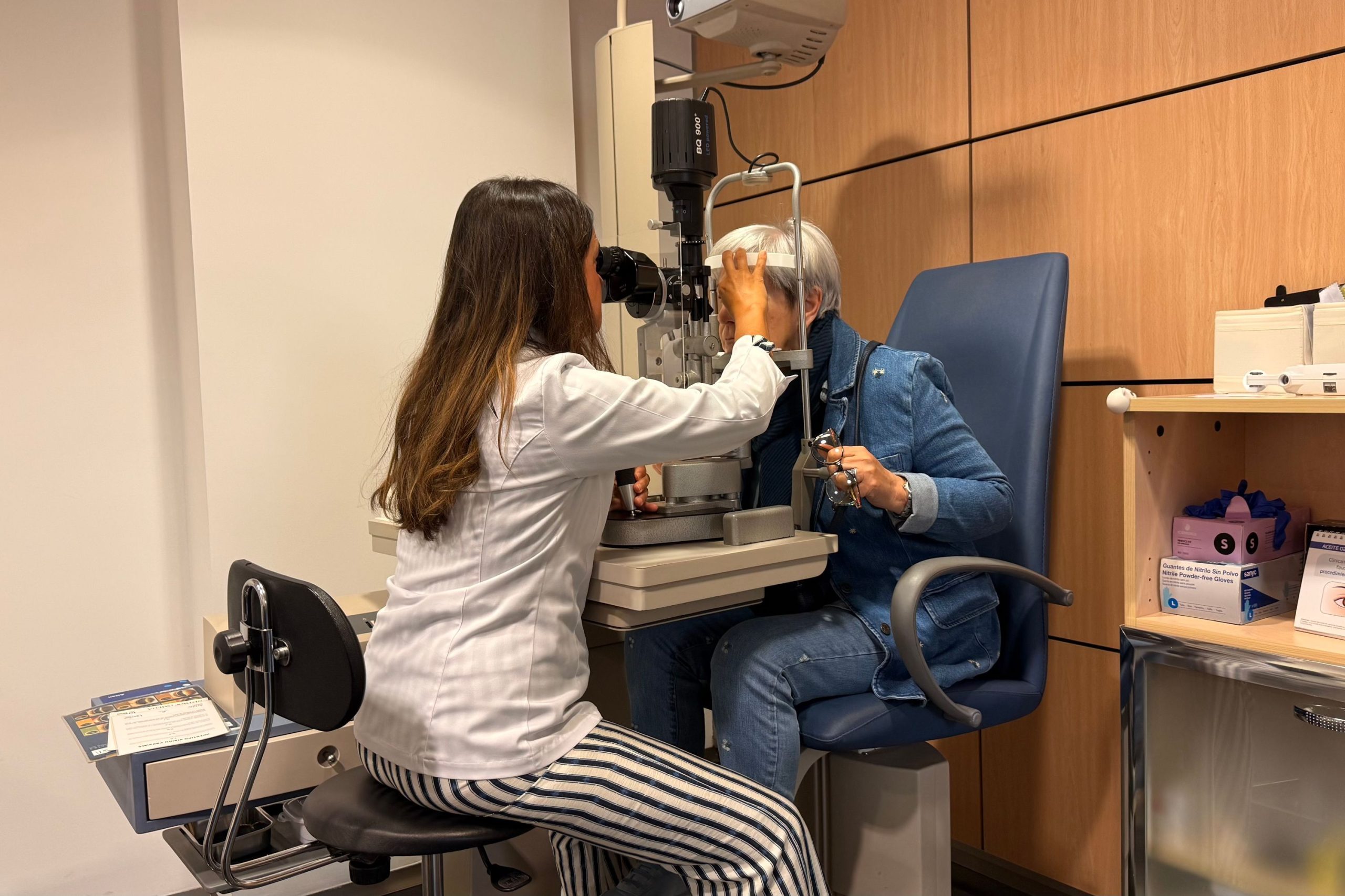 Examen ophtalmologique a la lampe a fente
